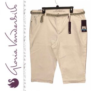 NWT ~ Gloria Vanderbilt Lillian Skimmer Shorts